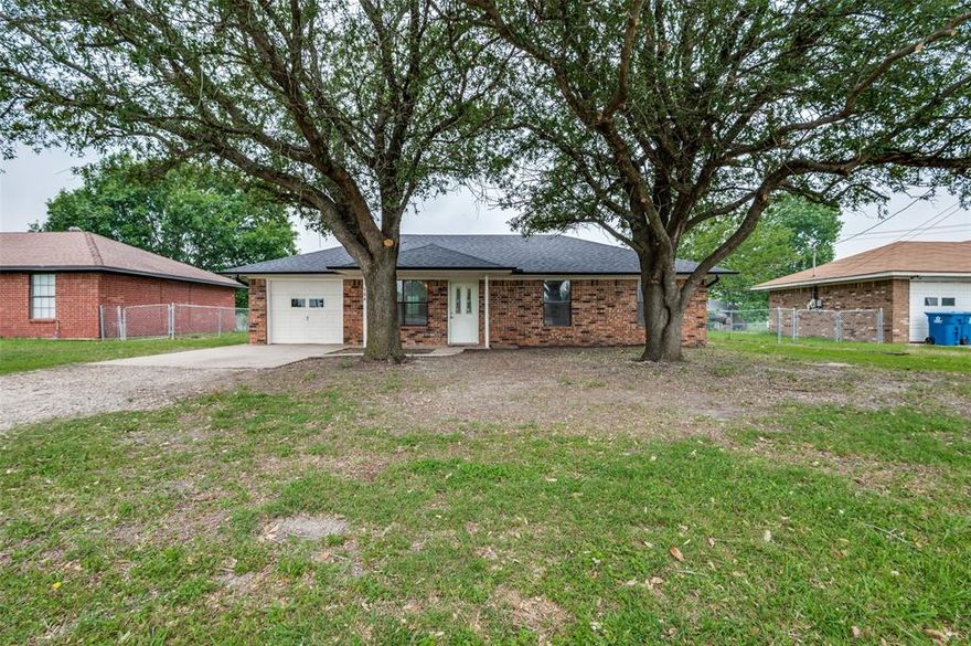 Welcome to your perfect first home! This cozy 3-bedroom, 1-bath gem offers the ideal blend of small-town charm and convenient access to the Dallas-Fort Worth metroplex. Nestled in a quiet, friendly neighborhood, this home features a spacious backyard with direct access to a nearby park—perfect for morning strolls, weekend picnics, or a safe play area for kids and pets. Inside, you’ll find a warm and inviting living space with just the right amount of room to grow. Whether you’re starting a new chapter or looking for a peaceful place to settle down, this home checks all the boxes. Don’t miss this great opportunity for affordable, comfortable living with a welcoming community feel!