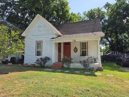 736 N ROBINSON ST, CLEBURNE, TX 76031 - Image 61557ebb4851be21ae7aeeb28887fc15/786932896