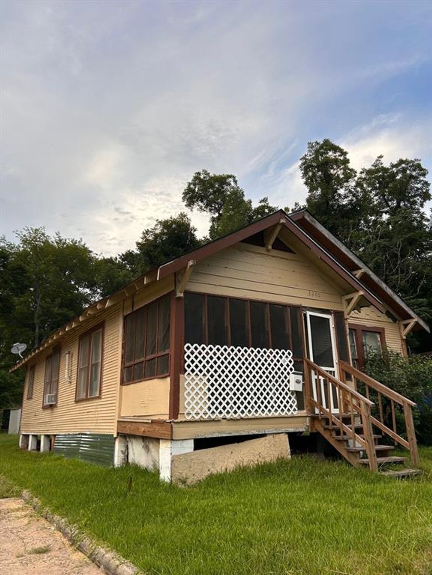 Welcome to 3240 Jackson St, a cozy and affordable 2-bedroom, 1-bathroom single-family home nestled in the heart of Shreveport, LA. With 1,014 sq ft of living space, this property offers a perfect blend of comfort and potential—ideal for individuals, couples, or small families ready to take the leap into homeownership or investors adding to their portfolio.  This home is a great fit for those ready to add personal touches.  Schedule your showing today.
