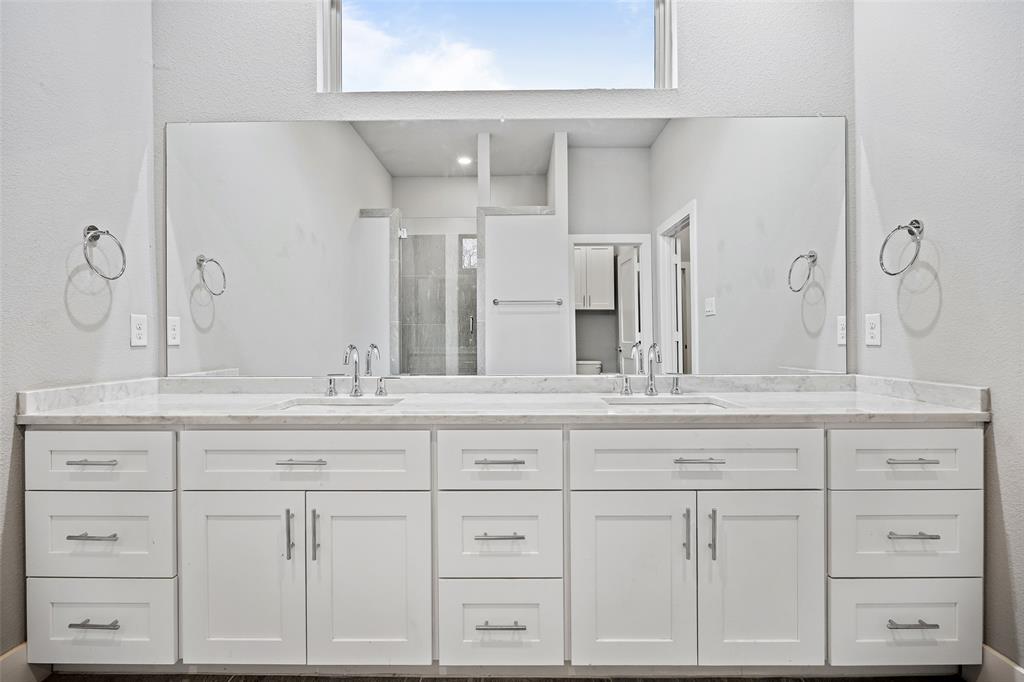 4222 Roseland Bldg 4226 - Residential