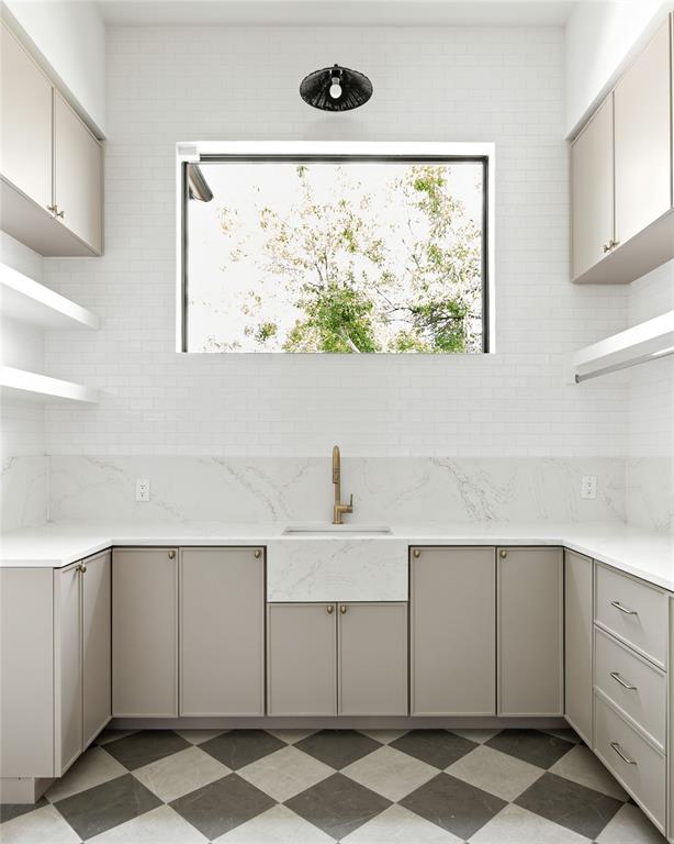 INWOOD ROAD ESTATES - Residential