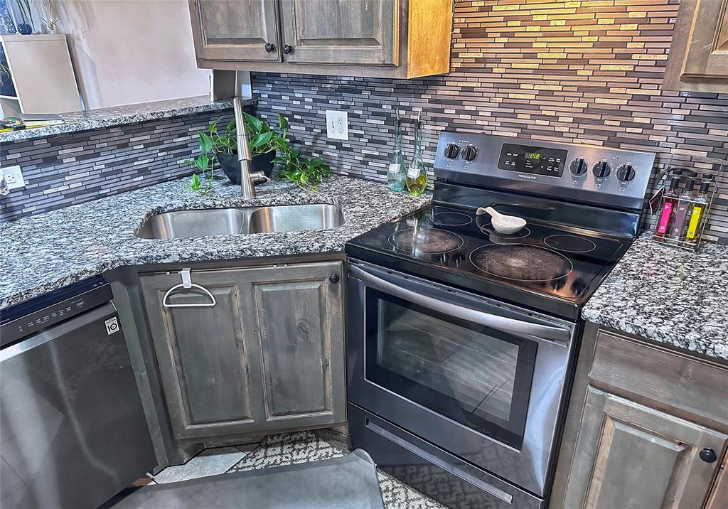 Parkwood Creek Condos - Residential