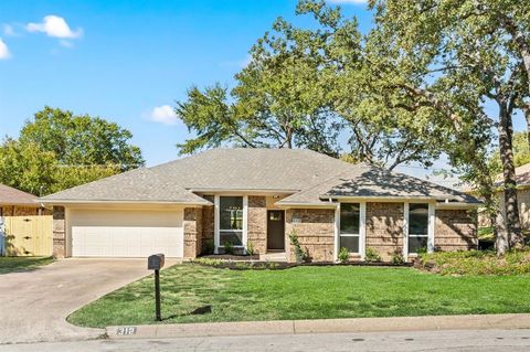 312 Bremen Drive Hurst TX 76054