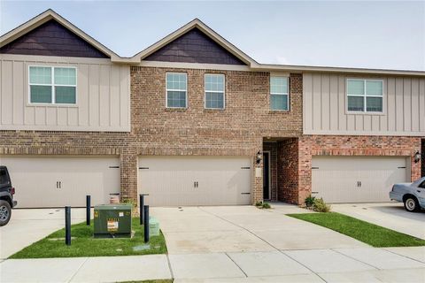 Photo of 413 MB's Way, Pilot Point, TX 76258 (MLS # 21271270)