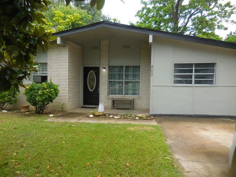 Photo of 405 N Second Street, Quinlan, TX 75474 (MLS # 21301505)