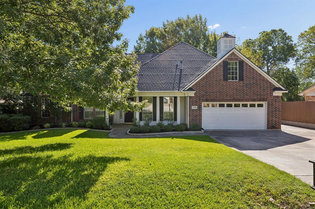 3718 Lakeview Drive