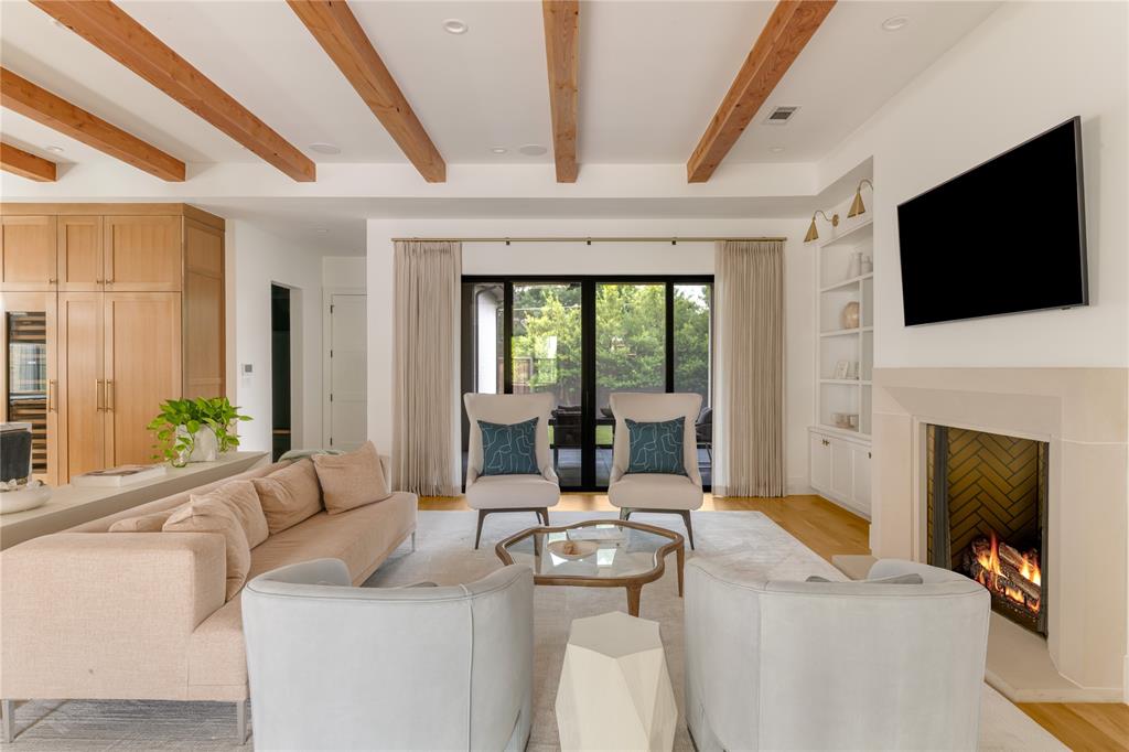 6709 Woodland Drive