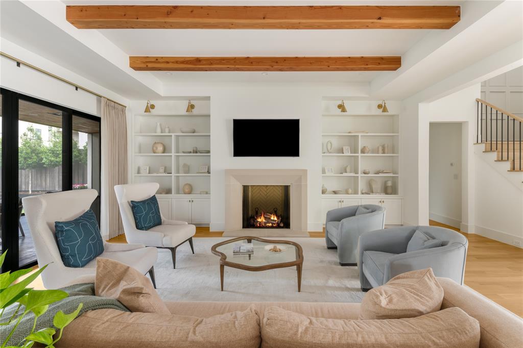 6709 Woodland Drive