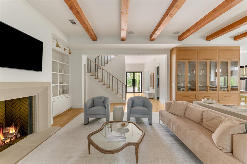 6709 Woodland Drive