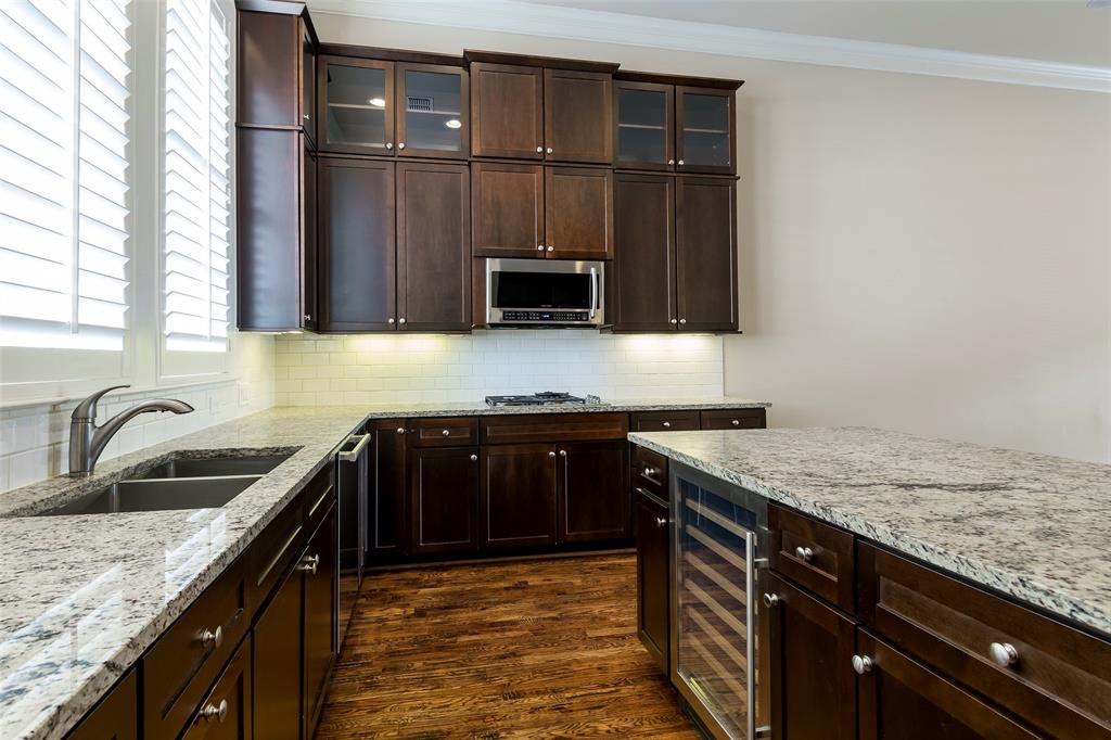 Irving, Texas 75039, United States, 3 Bedrooms Bedrooms, ,4 BathroomsBathrooms,Residential,Pending,13210