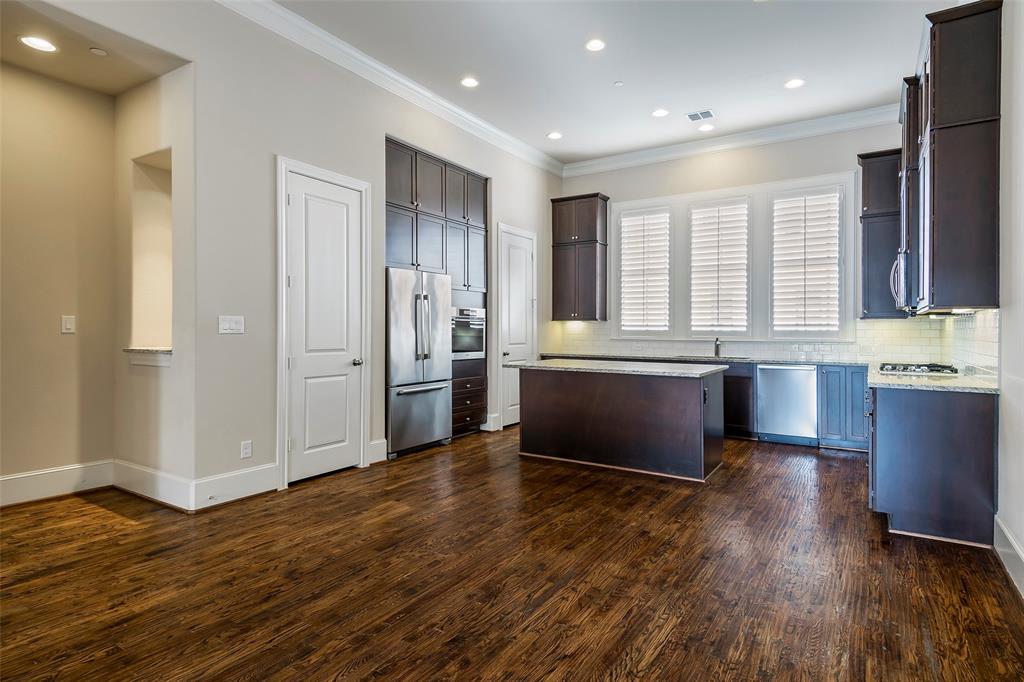 Irving, Texas 75039, United States, 3 Bedrooms Bedrooms, ,4 BathroomsBathrooms,Residential,Pending,13210