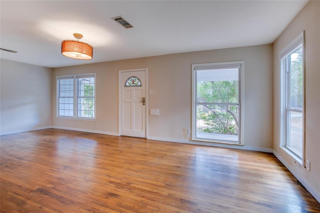 1806 Lakeland Drive
