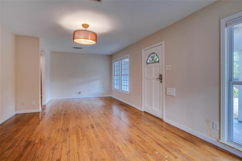 1806 Lakeland Drive