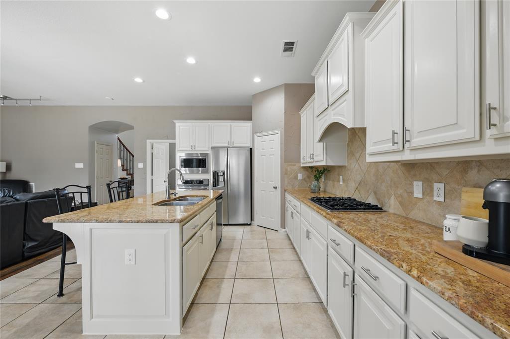 Lantana, Texas 76226, United States, 5 Bedrooms Bedrooms, ,4 BathroomsBathrooms,Residential,Pending,115889