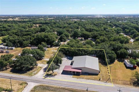 205 N Davis Street Chico TX 76431