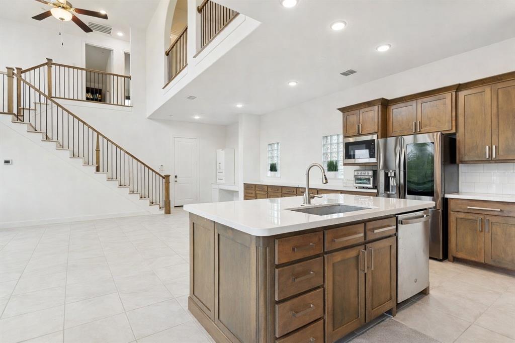 TERRACES OF LAS COLINAS - Residential