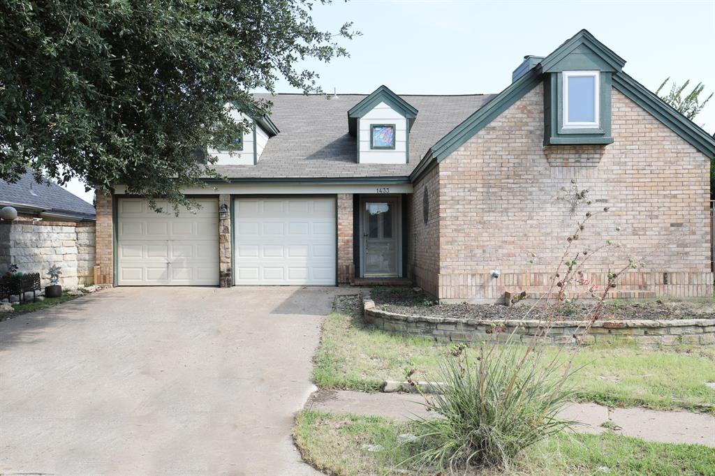 1433 Autumn Chase Square