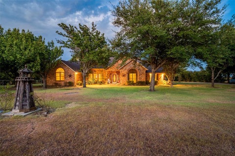 Photo of 611 Combine Road, Seagoville, TX 75159 (MLS # 21381888)