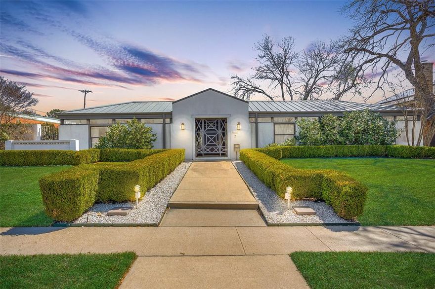 This wonderful mid-century modern home was custom built in 1999 by renowned Fort Worth architect Don Kirk as his personal home. The one-story home is located on a double lot across from River Crest Country Club. Designed with the focus of the home on the oversized yard, which is easy to enjoy with the home's abundance of windows. The home has tons of natural light and great walls for displaying art. At the entry is a cozy library with access to a patio. The dining room has access to a courtyard. The family room, breakfast room, and kitchen are all open and have a wall of windows that make a dramatic impact on this area of the home. Off the garage, but connected to the house is an additional bedroom, bathroom, and living area. This is a perfect space for guests or teenagers. There is a 13 X 13 room in the climate-controlled garage that functions as a workspace or storage.  This well-designed home has great space and was well planned to make the most use of this prime lot near RCCC.