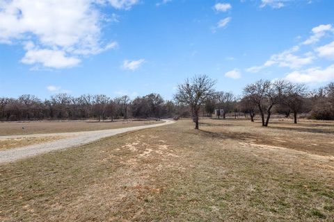 Tiny photo for 1501 Huddleston Road, Sunset, TX 76270 (MLS # 21198047)