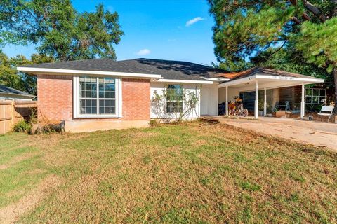 Photo of 316 Coral Reef Street, Gun Barrel City, TX 75156 (MLS # 21095826) Photo of 316 Coral Reef Street, Gun Barrel City, TX 75156 (MLS # 21095826)