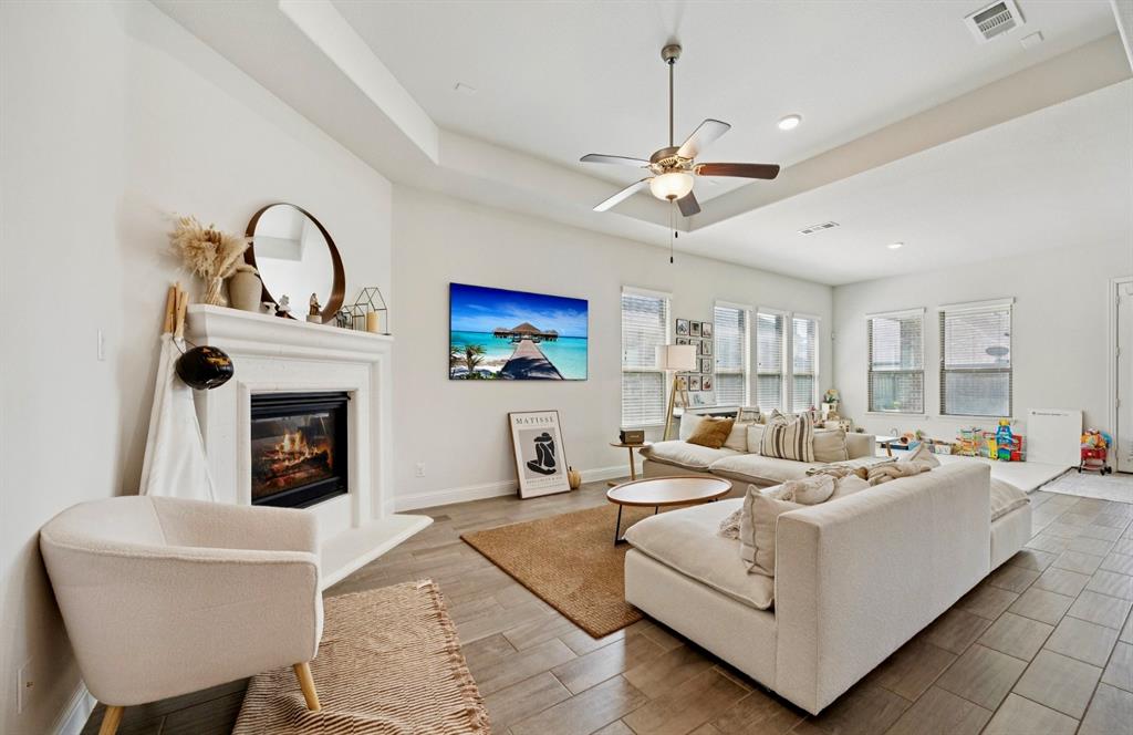 2732 Promenade