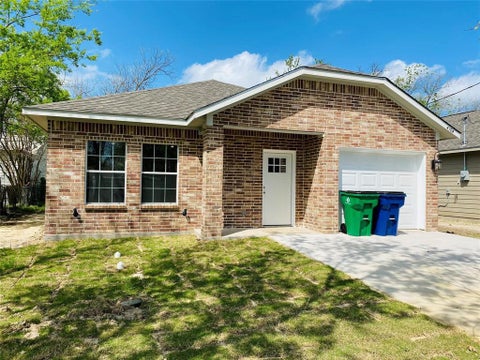 Photo of 4104 Gordon Street, Greenville, TX 75401 (MLS # 21394348)