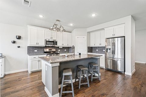 1813 Drover Creek Road Aubrey TX 76227