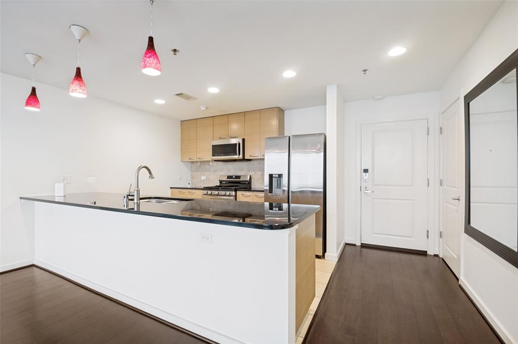 Metropolitan 1200 Main St Condo - Residential