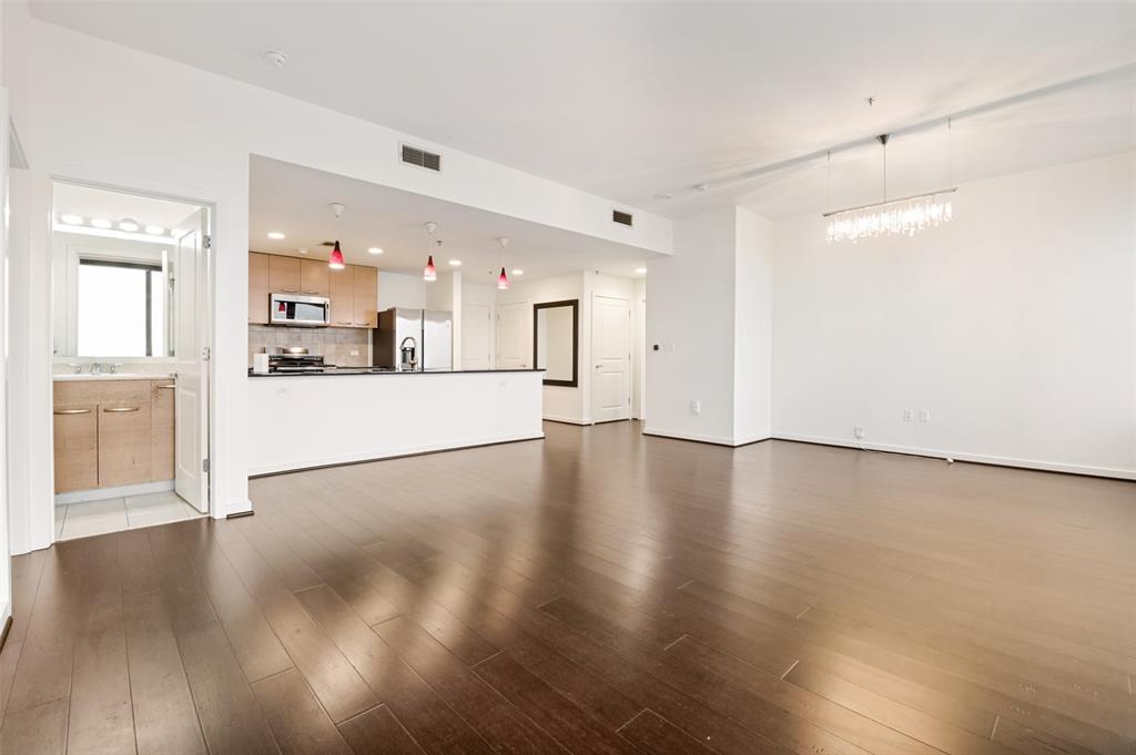 Metropolitan 1200 Main St Condo - Residential