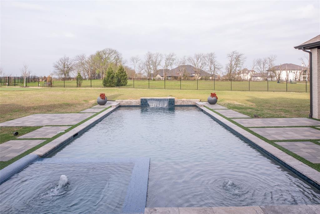 910 Greenacres Lane