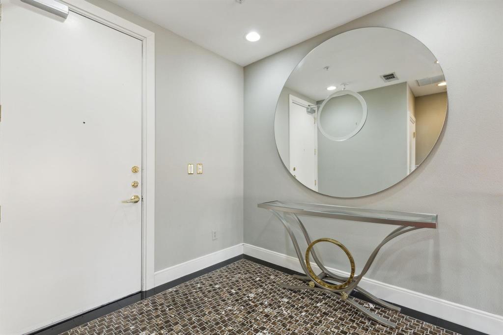 5055 Addison Circle 412