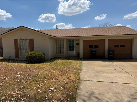 Photo of 4520 Pecos Street, Fort Worth, TX 76119 (MLS # 21404227)