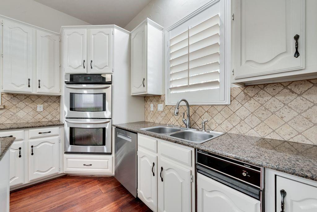 806 Shadow Glen Drive