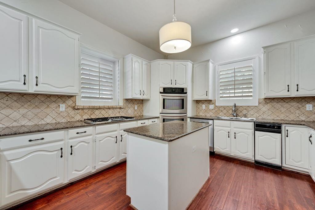 806 Shadow Glen Drive