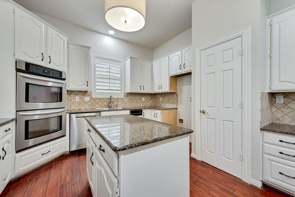 806 Shadow Glen Drive