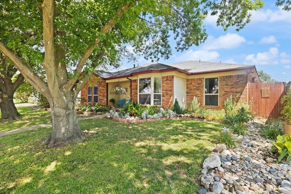 Photo 1 of 29 — 1423 Springcrest Drive, Mesquite, TX 75149