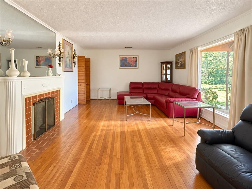 2532 Glencrest Drive