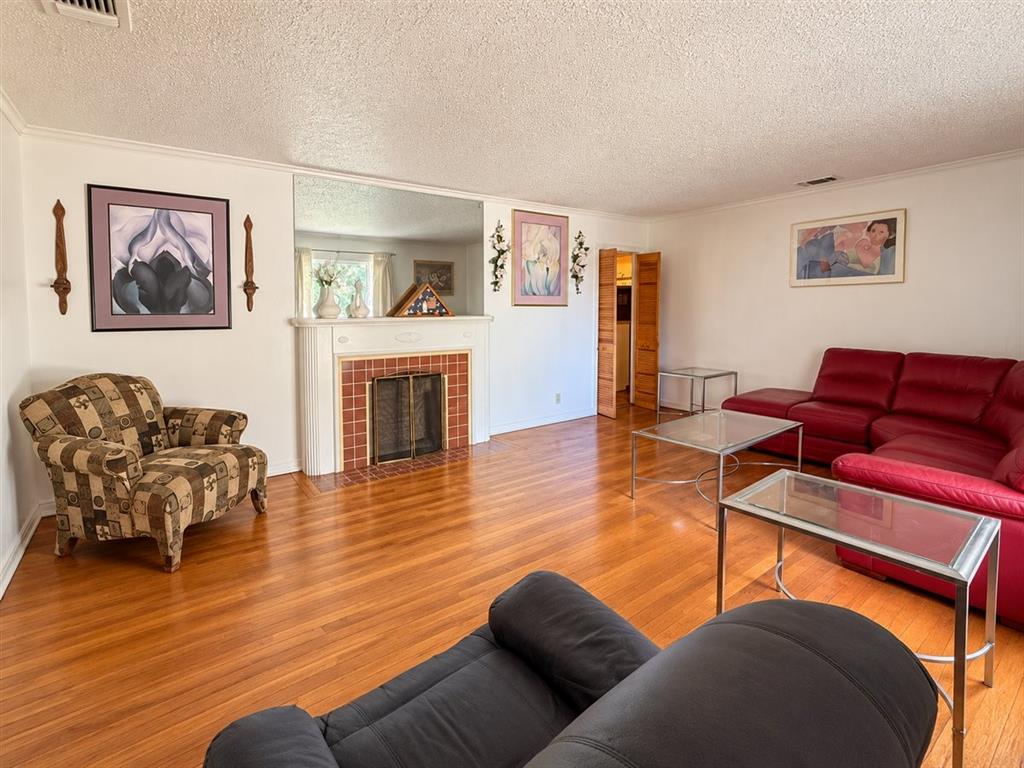 2532 Glencrest Drive