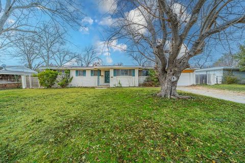 3816 Springbranch Drive Benbrook TX 76116