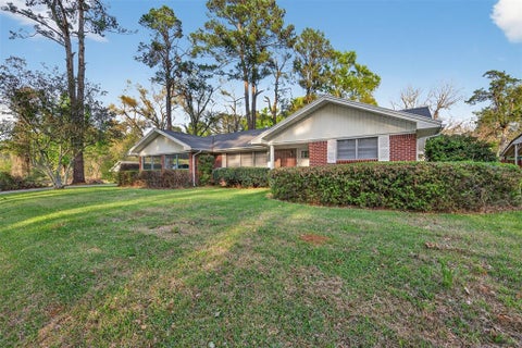 Photo of 522 Lee Street, Mansfield, LA 71052 (MLS # 21396872)