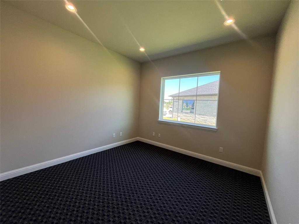 (N13386) COLLIN RIDGE OFFICE PARK - Commercial Lease