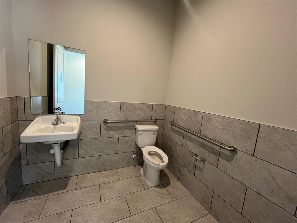 (N13386) COLLIN RIDGE OFFICE PARK - Commercial Lease