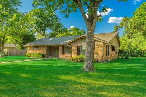 1717 W 2nd Street Arlington TX 76013