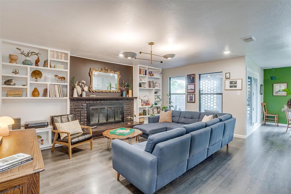 6325 Wallingford Drive