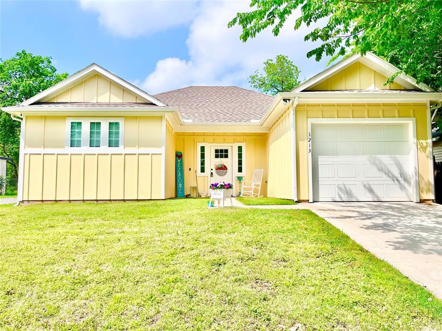 HALF OFF THE FIRST MONTHS RENT FOR AN December 1 MOVE IN DATE!! This 3 Bedroom 2 Bathroom, with a GARAGE and walking distance to downtown Denison will impress you!  Come take a look! Granite countertops.  Open floorplan. Less than 5 years old!  Fenced backyard. 
Schedule your showing today!