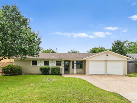 Photo of 5220 Ammons Street, Haltom City, TX 76117 (MLS # 21269805)