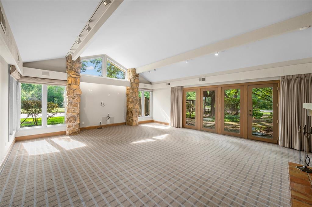 3909 Courtshire Drive