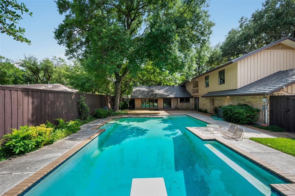 3909 Courtshire Drive