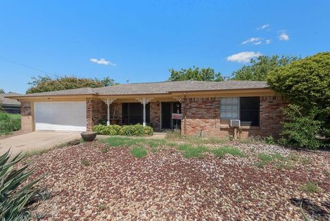 Photo of 7805 Trimble Drive, Fort Worth, TX 76134 (MLS # 21325633)